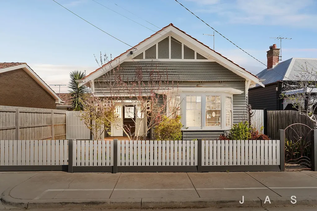 Yarraville 3कमरा Classical Elegance, Cultured Modernity & Superb Functionality