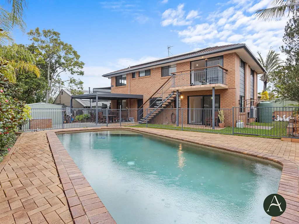 Spacious 5-Bedroom Dual-Living Home in Ashmore - Modern Renovations Throughout