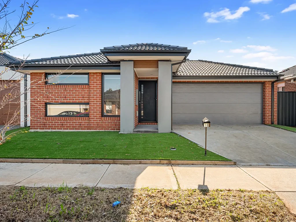 3 BEDROOM FAMILY HOME MOVE IN & LOVE IT