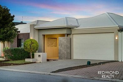 Clarkson 3 Bedroom Easy-Care Living in the Heart of Catalina Estate!