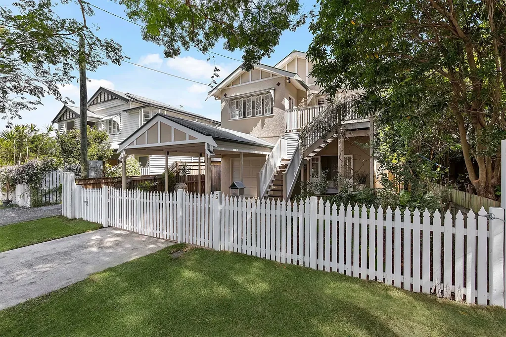 Ascot 4 Bedroom Charming Family Home in Ascot