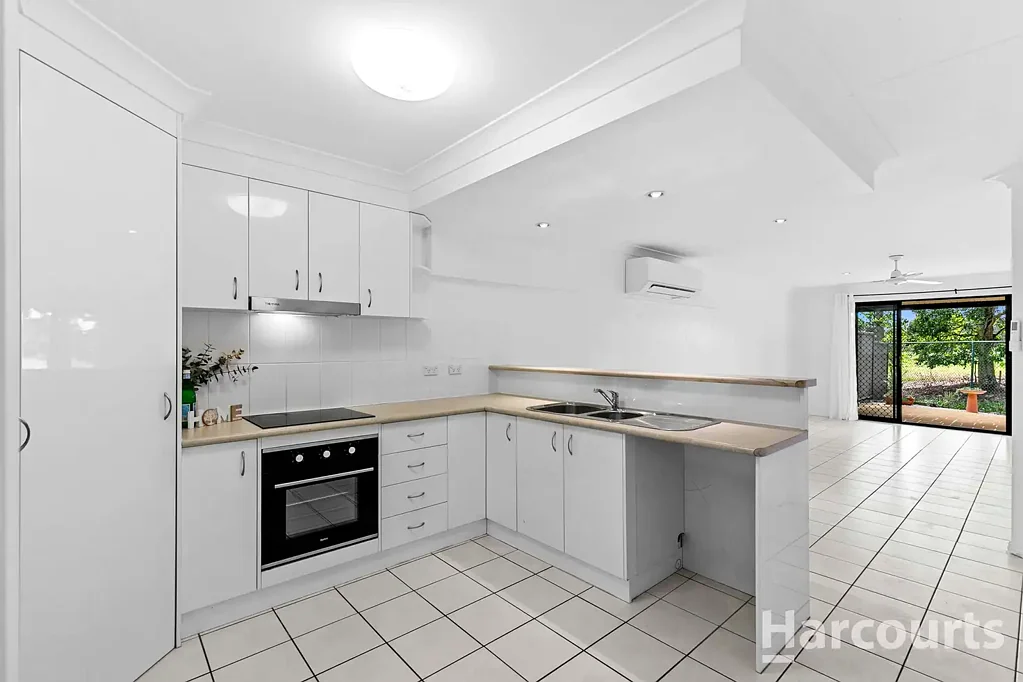 Eli Waters 2 Bedroom Easy Living Boutique Townhouse in Prime Location