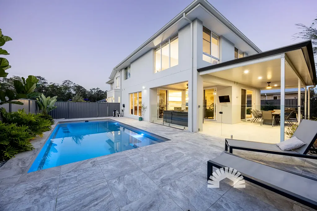 Narangba 4બેડરૂમ Space, Sunlight and a Pool on a Private Corner Block