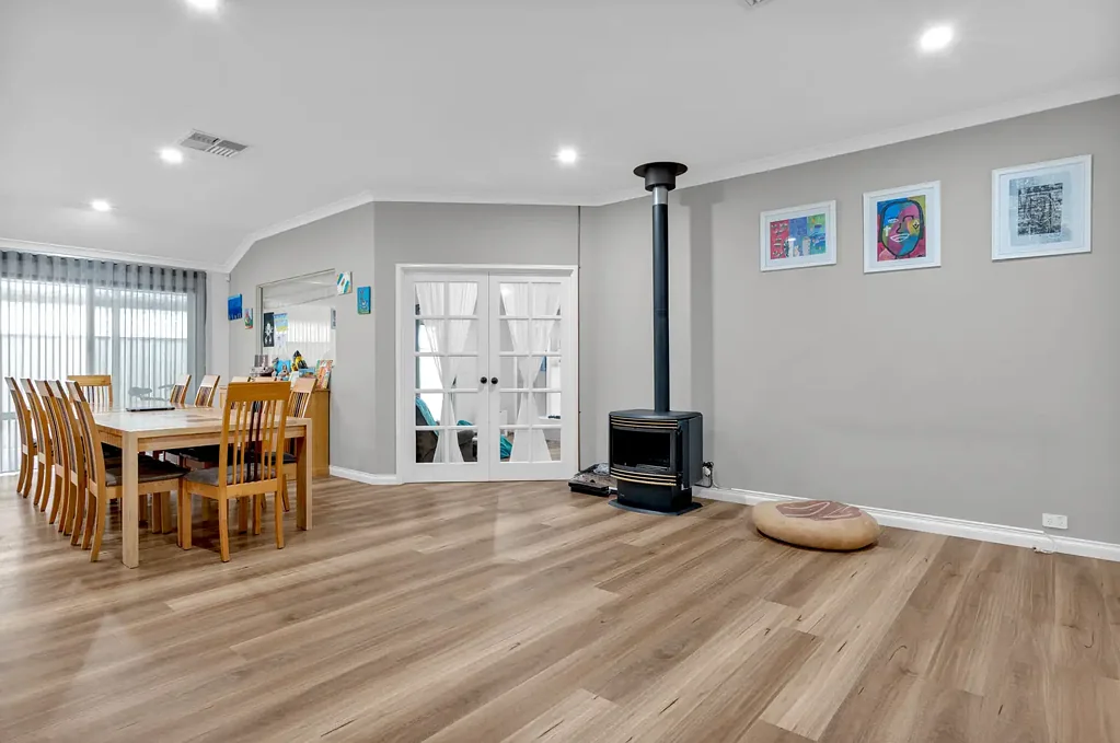 Falcon 4 Slaapkamer Spacious Family Living with Endless Potential in a Sought-After Location