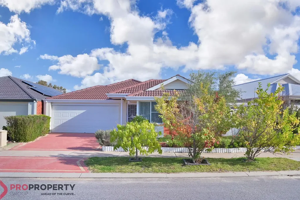 Aveley 3 Bedroom Stylish Family Home in a Convenient  Aveley Location