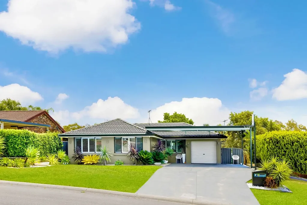 Cranebrook 3房 宽敞629sqm地块 时尚奢华三卧 全屋百叶窗 现代厨房SPA 宽敞露台 宁静家庭社区 Family Home on Generous Block