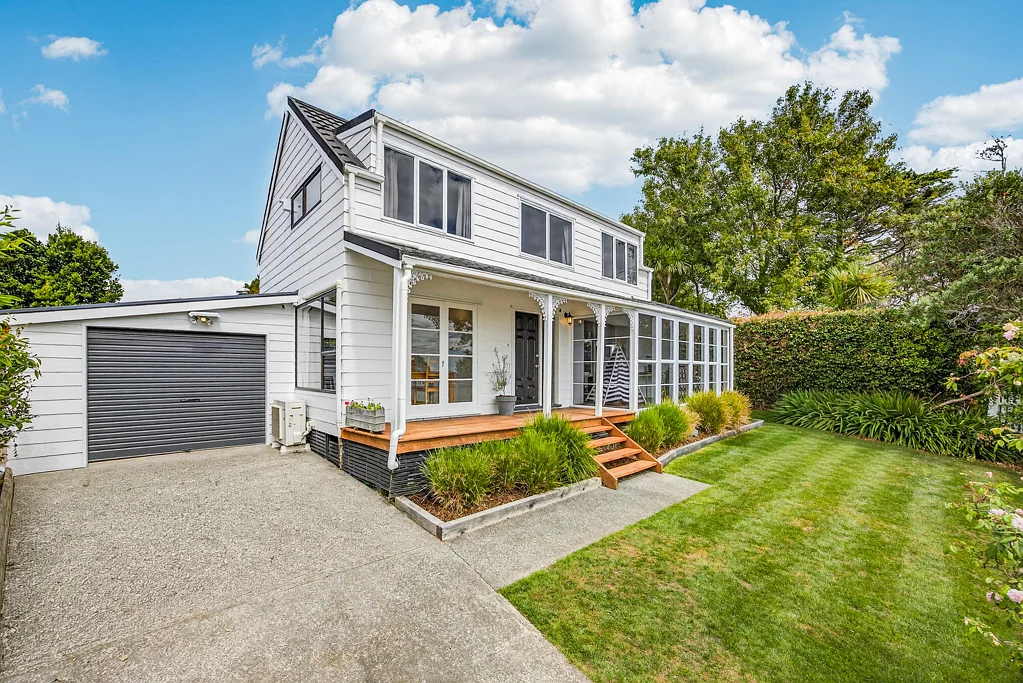 2 Hadfield Street, Beach Haven, North Shore City, Auckland