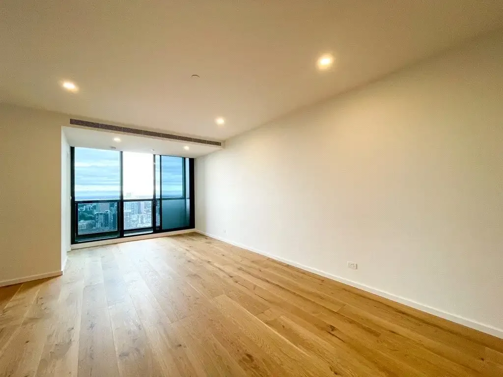 UNFURNISHED MAGNIFICENT CORNER THREE BEDROOM ONE CARPARK APARTMENT LOCATED IN HEART OF SOUTHBANK
