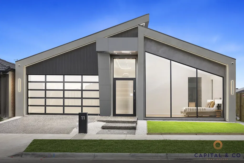 Mickleham 4Kwarto Brand New Luxury Family Residence with Dual Kitchens & Premium Finishes