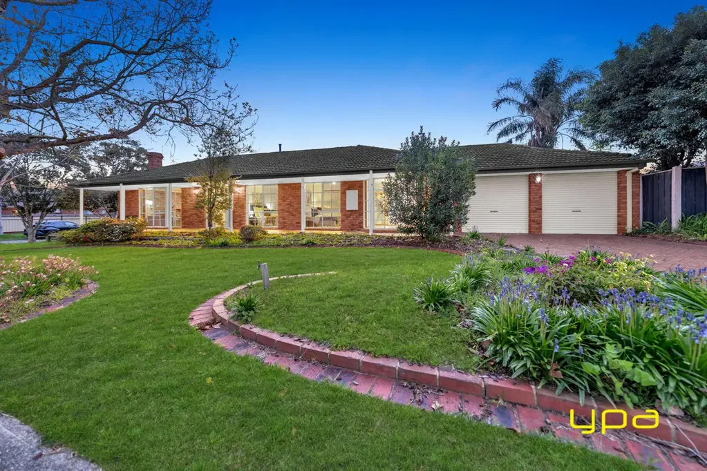 Cranbourne North 4कमरा Classic Ranch-Style Living with Tradesman-Friendly Versatility