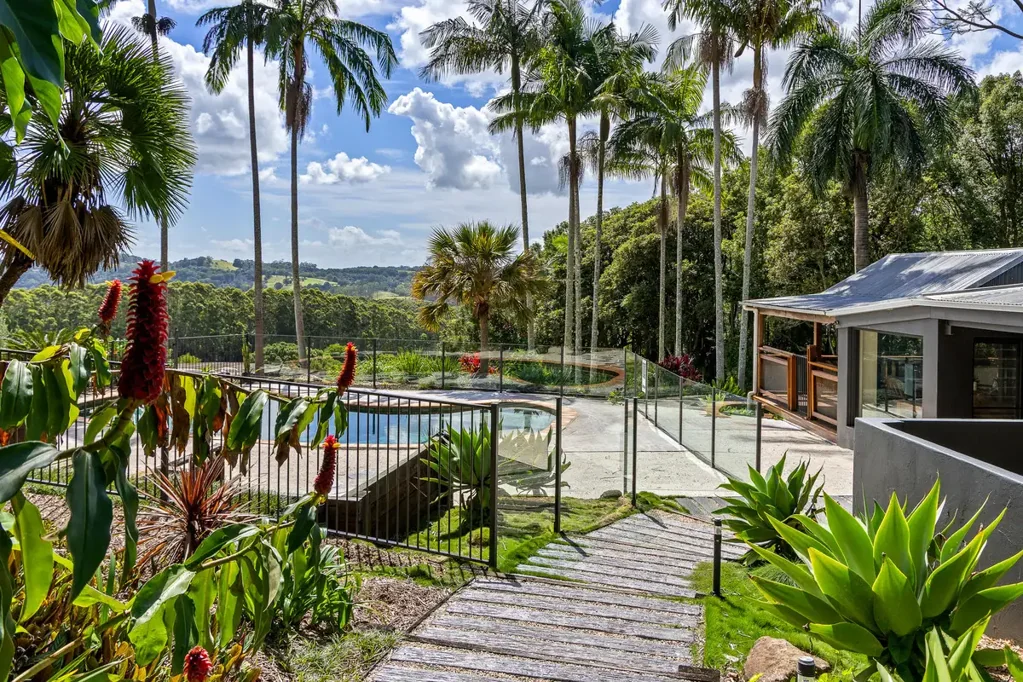 Federal 4 Slaapkamer Elevated Hinterland Living Just Steps from Federal Village
