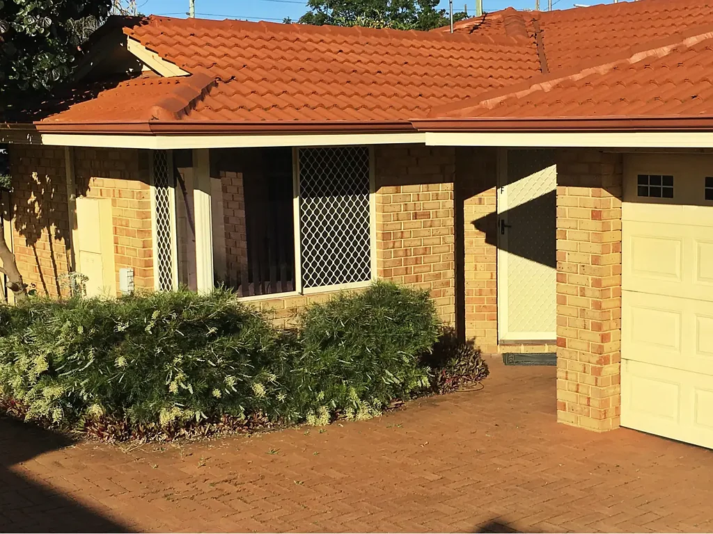 East Victoria Park 3ห้องนอน DELIGHTFUL, QUIET & LIGHT-FILLED VILLA IN EXCELLENT EAST VIC PARK LOCATION
