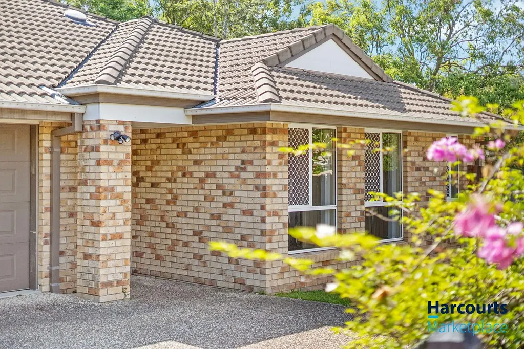 Spacious Family Home Backing onto Parkland