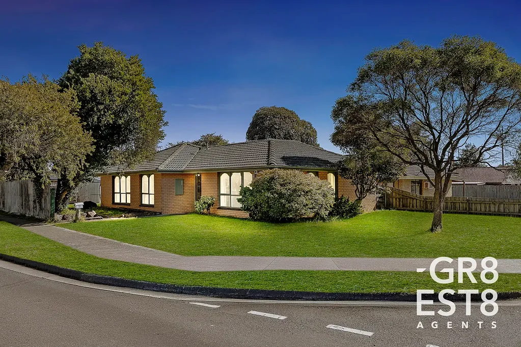 Cranbourne 3ਬੈੱਡਰੂਮ Corner Block Goldmine – Live In, Lease Out or Develop!