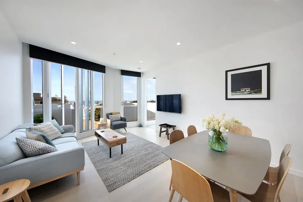 FULLY FURNISHED APARTMENT WITH BAY VIEWS!  - 5  MONTH LEASE ONLY !