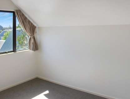 2/123 Chester Street East, 1419, Canterbury, 3部屋, 2バスルーム, Townhouse