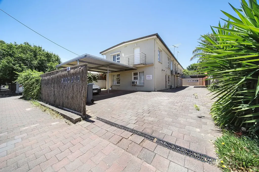 Unfurnished Low-Maintenance Living in the Heart of the Inner South