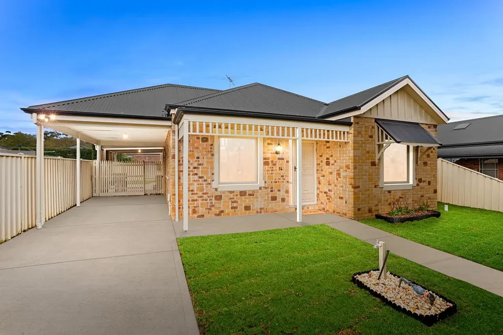 Wyndham Vale 3房 家庭友好社区 303平米低维护 私密后院 便捷学区 优质厨房 光线充足 Comfort and Convenience in a Prestigious Wyndham Vale Pocket