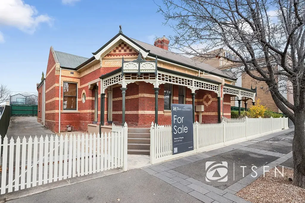 Bendigo 2 Bedroom Victorian Charm with Modern Comfort in the Heart of Bendigo