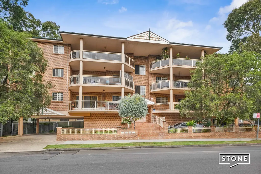 Parramatta 2 Slaapkamer Boutique Double-Brick Apartment with Dual Balconies & Lock-Up Garage