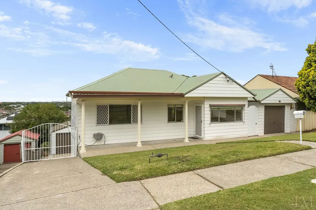 New Lambton 2房  Charming Cottage with Elevated Views & Studio