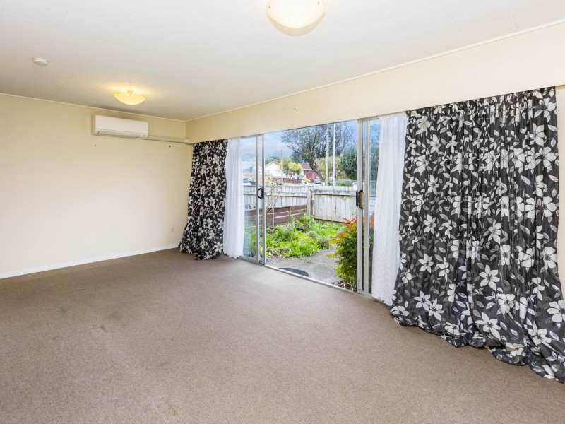 2/45 Royal Street, Upper Hutt, Upper Hutt, 2 कमरे, 1 बाथरूम