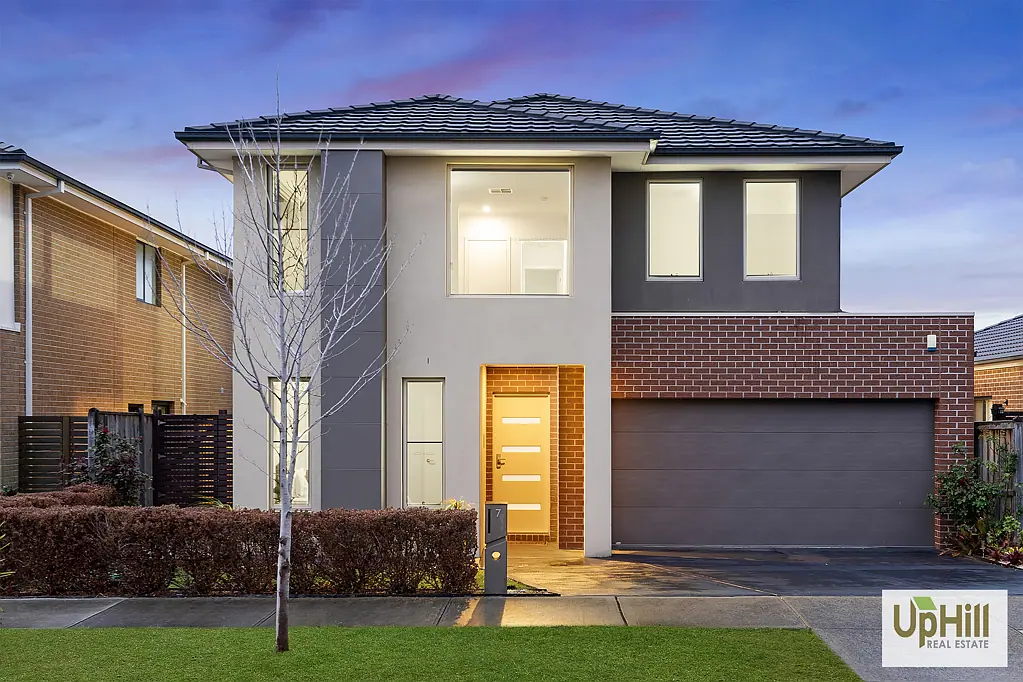 7 Graziers Crescent, Clyde North, VIC 3978