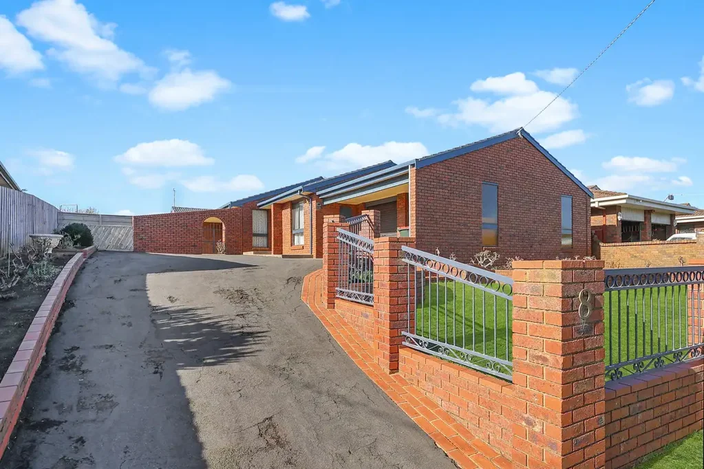 Warrnambool 4房  QUALITY BUILT 4 BEDROOM, 3 LIVING, 2 BATH FAMILY HOME ON A 762m2 BLOCK!