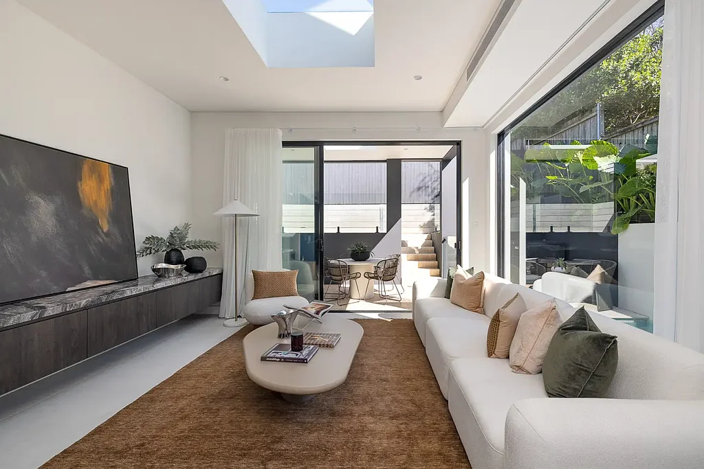 Rozelle 4房 全新家庭住宅，奢华泳池娱乐区 Brand new family home and luxury poolside entertainer