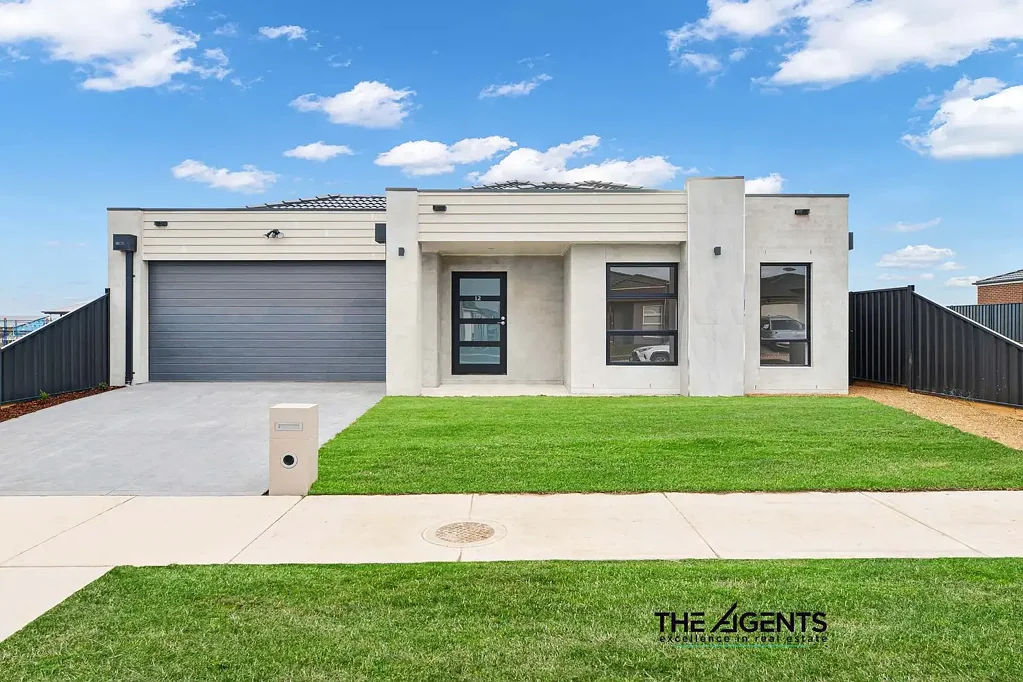 Elegant Family Home in Alfredton, Modern Comfort Meets Sophistication