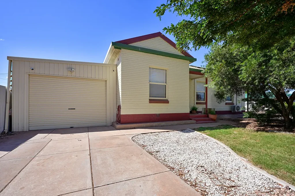 3 bedrooms, Study,  Rumpus Room & Shed. Roller Door and Carport.