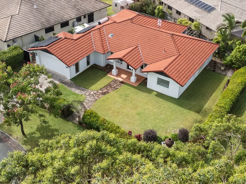 Energy Efficient Family Home for Rent in Ivadale Lakes!