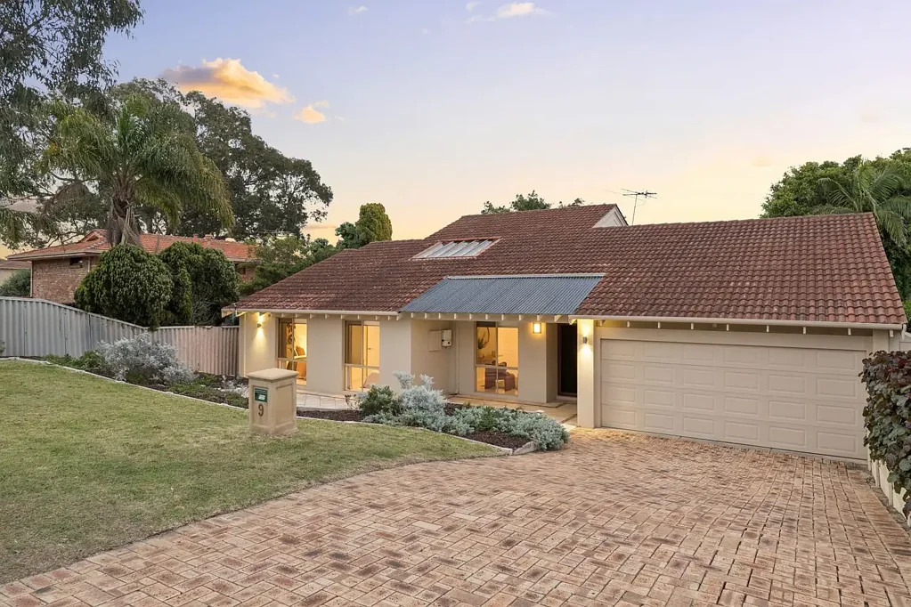 Carine 4બેડરૂમ Contemporary Family Living with Space, Style & Flexibility!