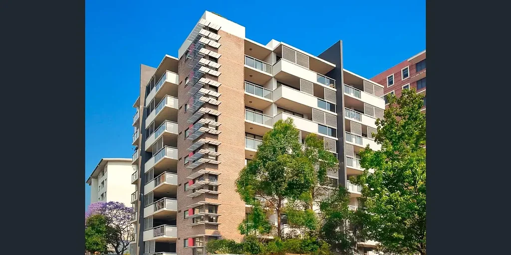 Modern Top-Floor Apartment in Prime Location