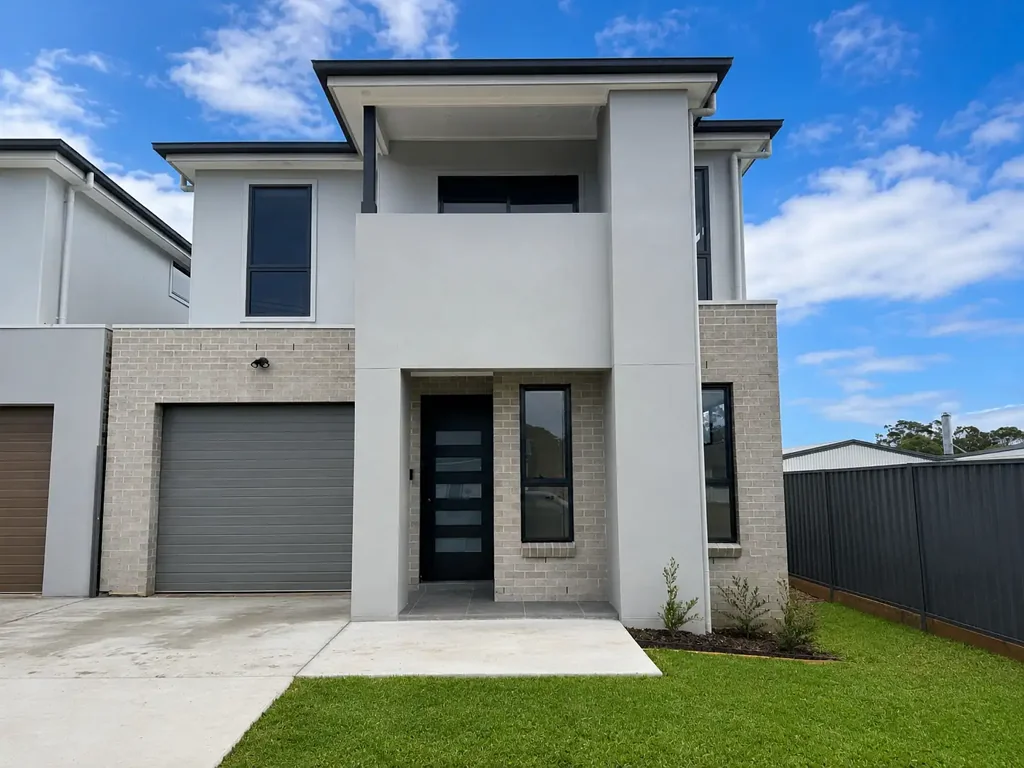 BRAND NEW LUXURY DOUBLE-STOREY RESIDENCE