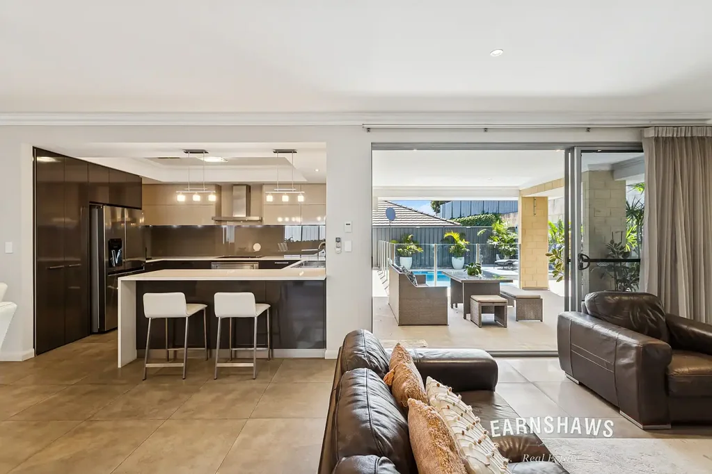 Jane Brook 5 Slaapkamer Elevated Elegance | Effortless Family Living