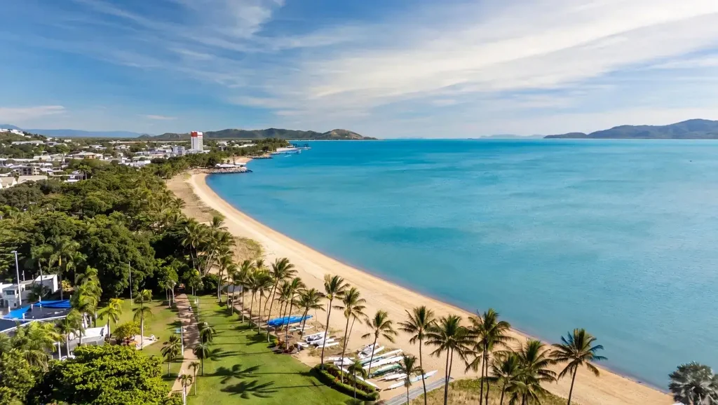 Townsville City 3غرفة نوم TOP FLOOR OF STANTON - Three Bedroom Absolute Luxury - Perched high up with commanding, sweeping views & unsurpassed breezes