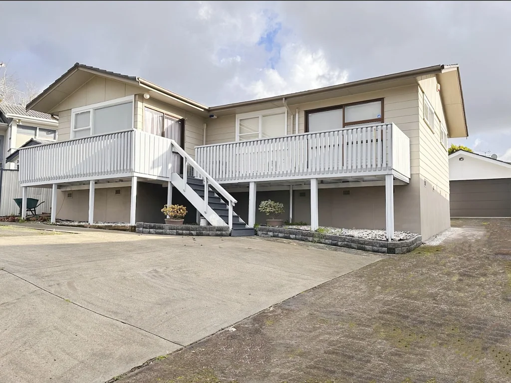 3 Bedroom 2 Living Room House, Glendene, Waitakere City, Auckland
