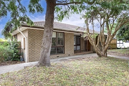 1 & 2/4 Goldborough Court, Frankston South