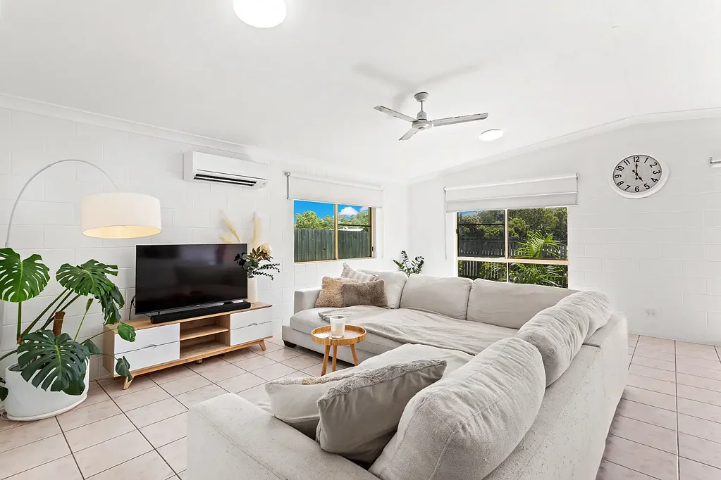 128 Shute Harbour Road, Cannonvale, QLD 4802