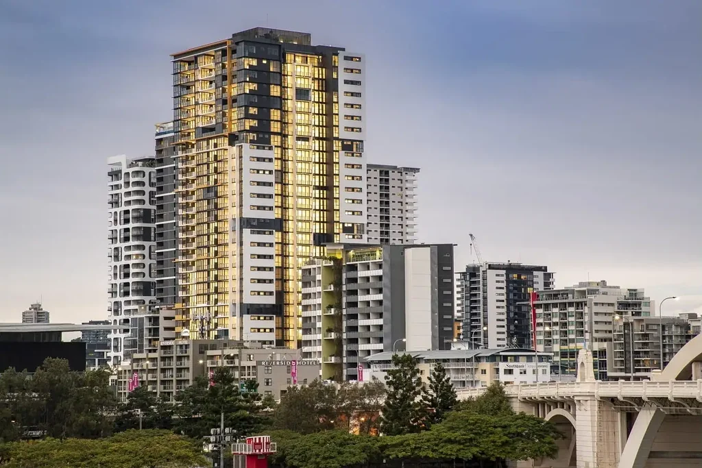 Stunning 2-Bedroom Unfurnished Apartment on Hope Street with Breathtaking Views!