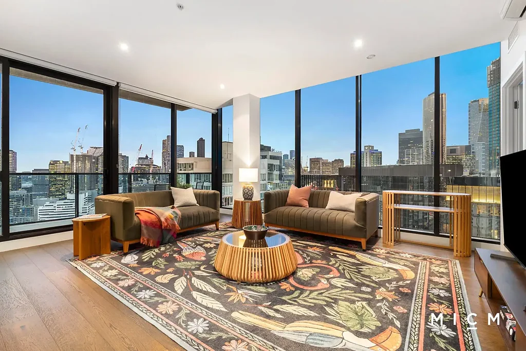 Southbank 2 Bedroom Fresh Blend of Sub-Penthouse Space and Stunning City and Water Views