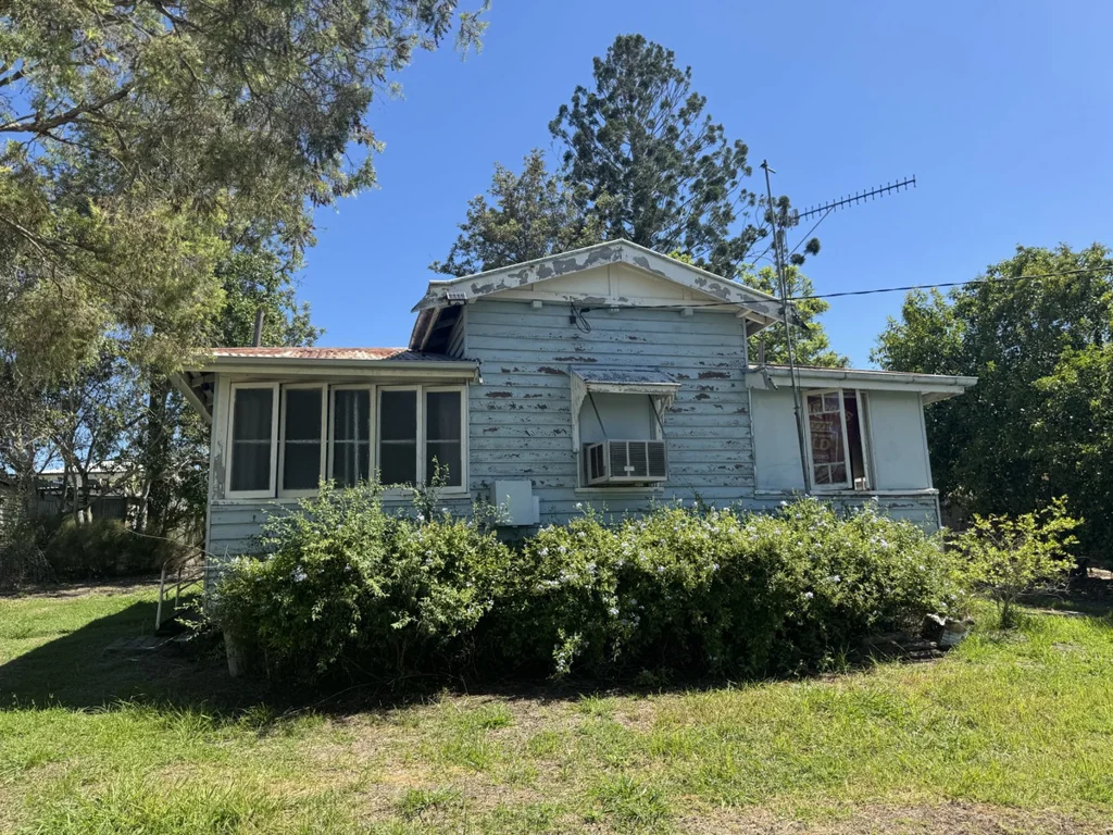 19 Kelvin Street, Monto, QLD 4630