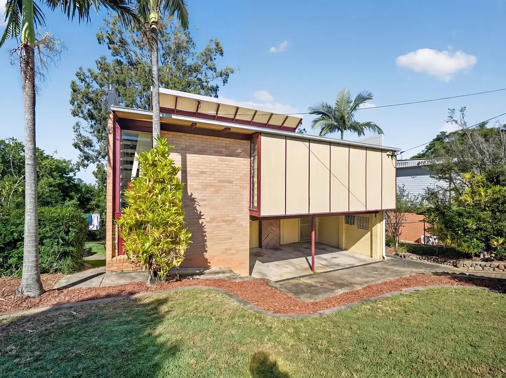 Ferny Hills 3 Slaapkamer Rental Yield Meets Mid-Century Character & Renovation Scope