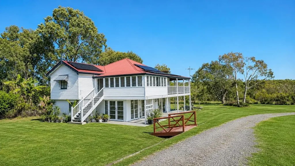 Macleay Island 3房 海滨生活机遇 Waterfront Lifestyle Opportunity