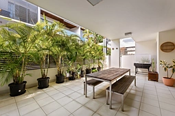 25/16 Corio Street, Bulimba