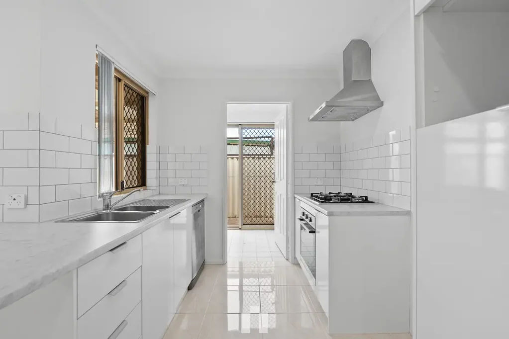 FRESHLY RENOVATED & READY TO MOVE STRAIGHT IN!