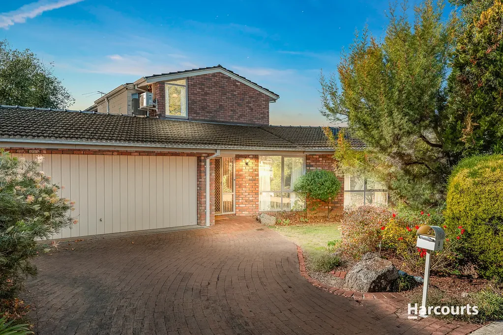 Glen Waverley 5房  Architecturally Designed for Lasting Comfort