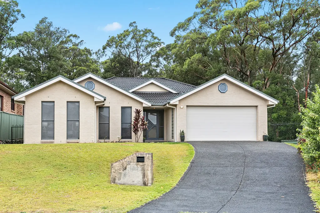 37 Cupania Crescent, Garden Suburb, NSW 2289