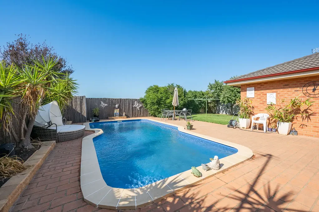 Kyabram 4房  Experience Luxury Living in an Unbeatable Location!